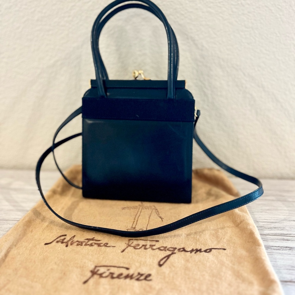 SALVATORE FERRAGAMO Navy Two-way Kisslock Top Handle Purse COA - Picture 4 of 11